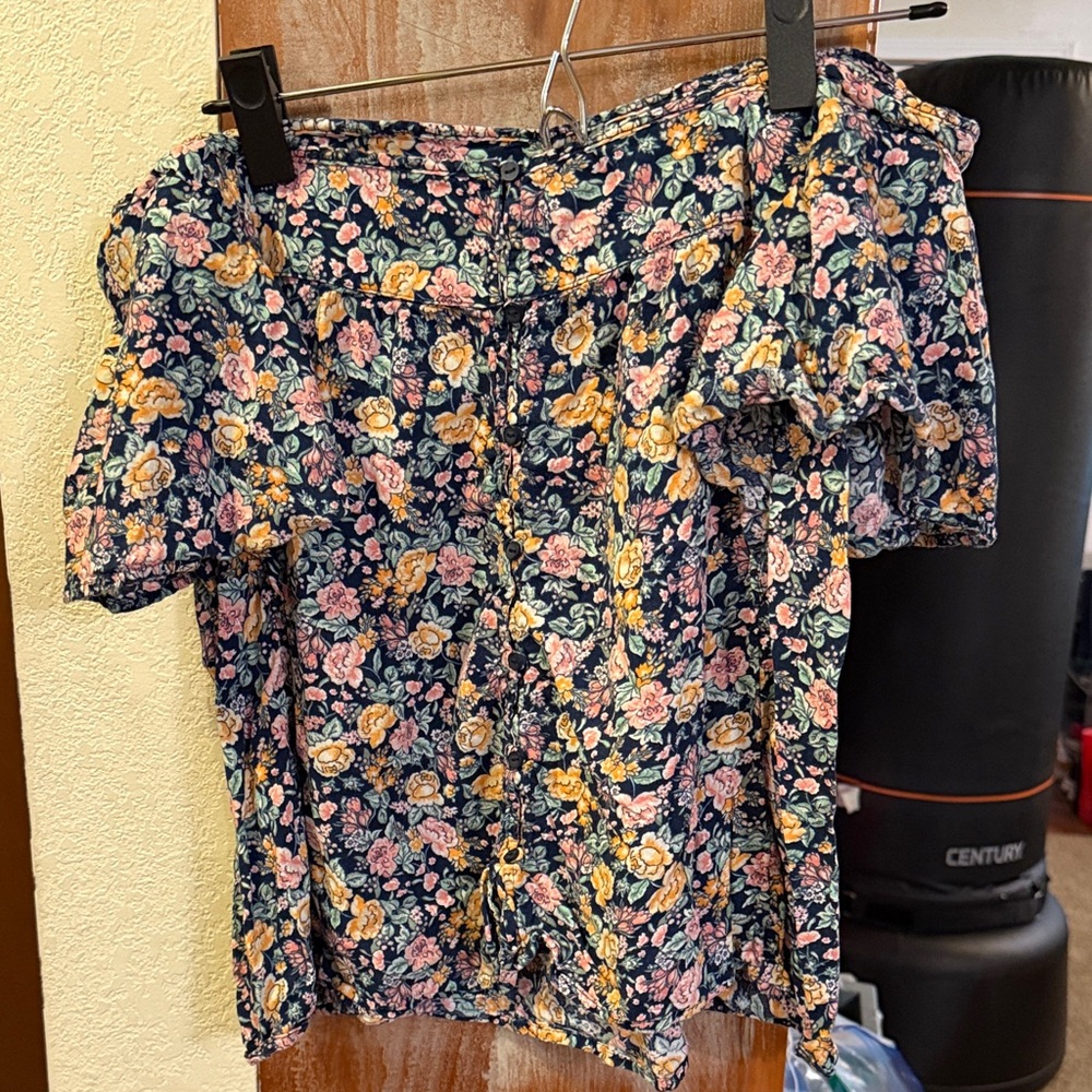 Old Navy Flutter Sleeve Top, EUC